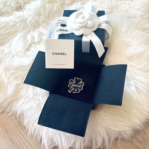 CHANEL Clover Brooch